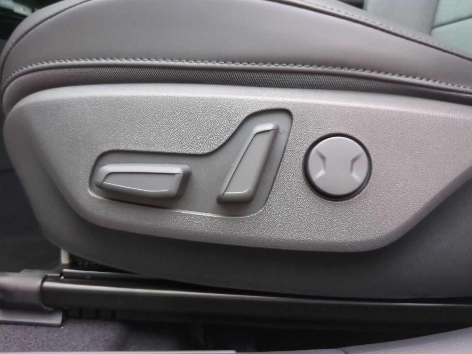 Fahrzeugabbildung Kia NIRO 1.6 HEV 129 SPI 18Z TEC REX GD BLK