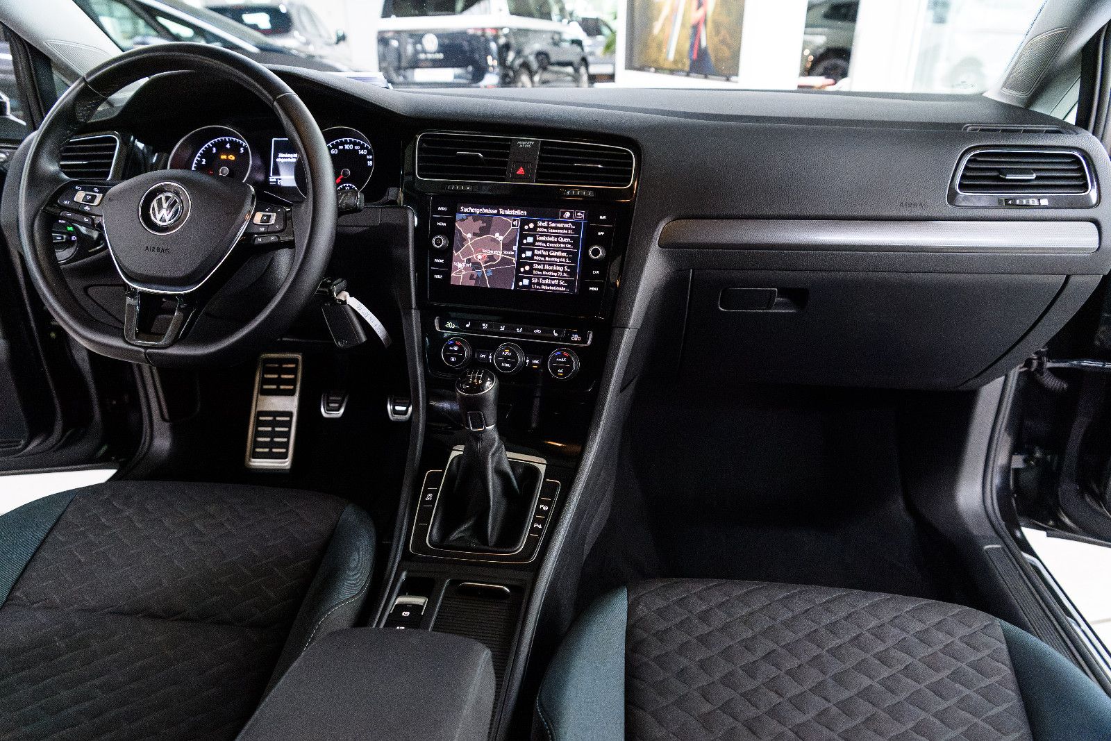 Fahrzeugabbildung Volkswagen Golf VII IQ.DRIVE +SHZ +ACC +NAVI