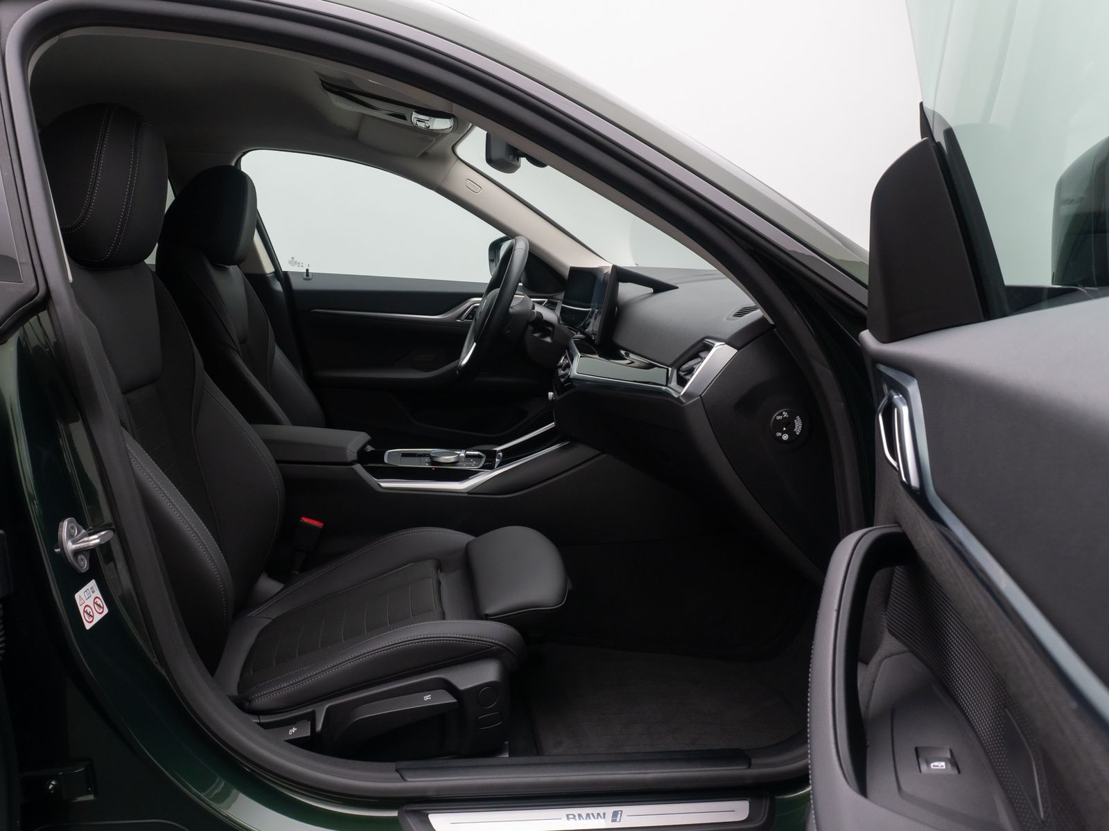 Fahrzeugabbildung BMW i4 eD35 GC Kamera GeschwindigReg DAB Widscreen