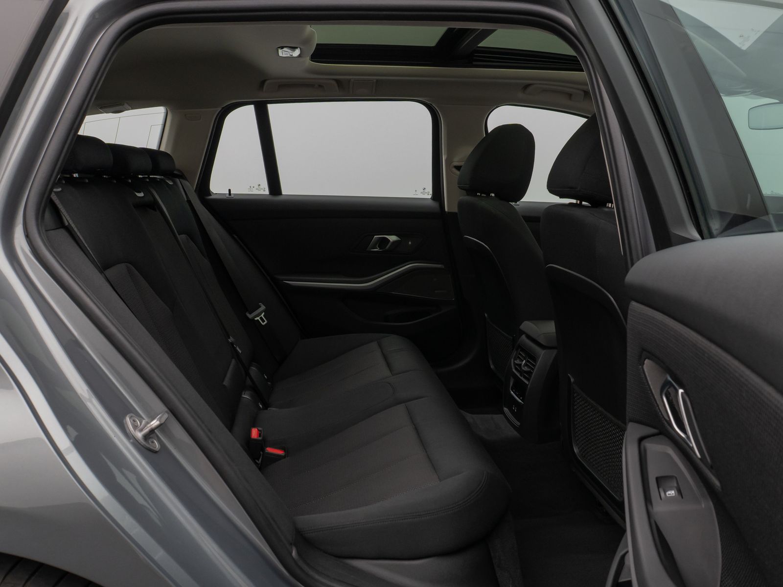 Fahrzeugabbildung BMW 320d Panorama DAB H/K Lordos Stop&Go PDC LED