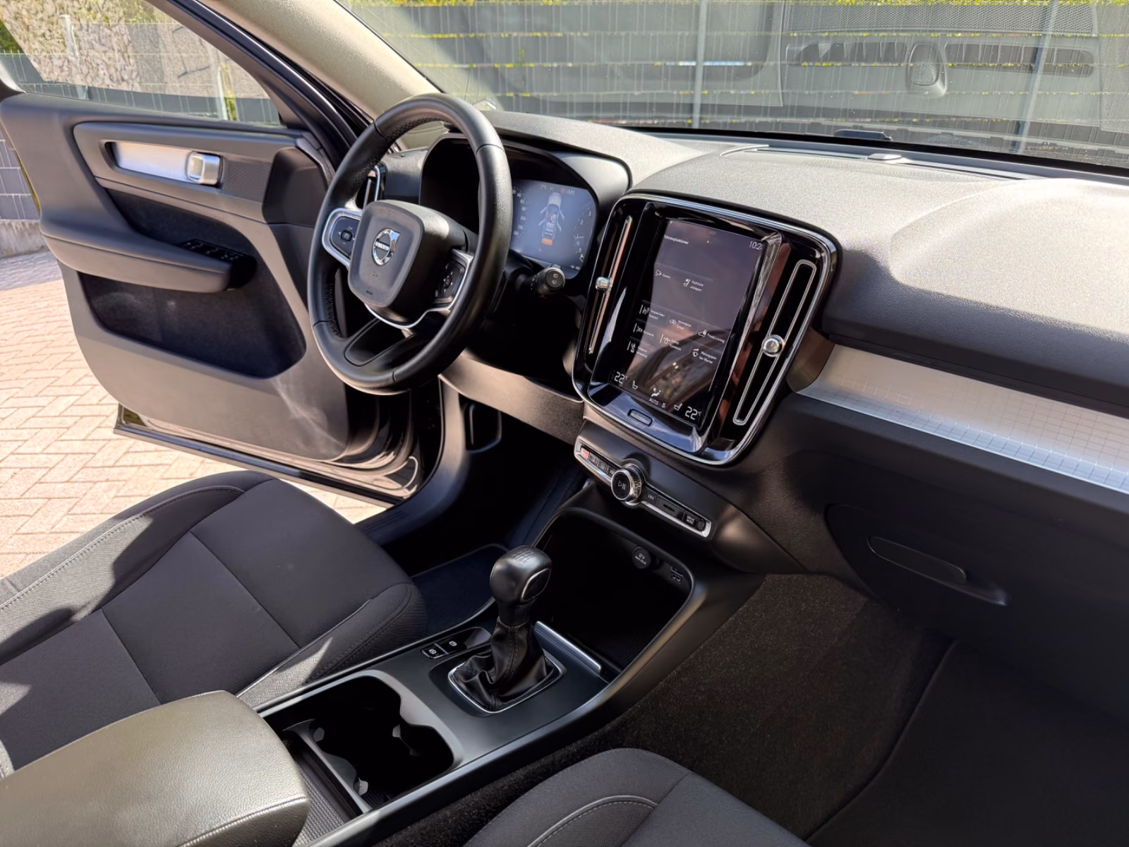 Volvo XC 40 Momentum Pro 2WD-LED-AHK-Kamera