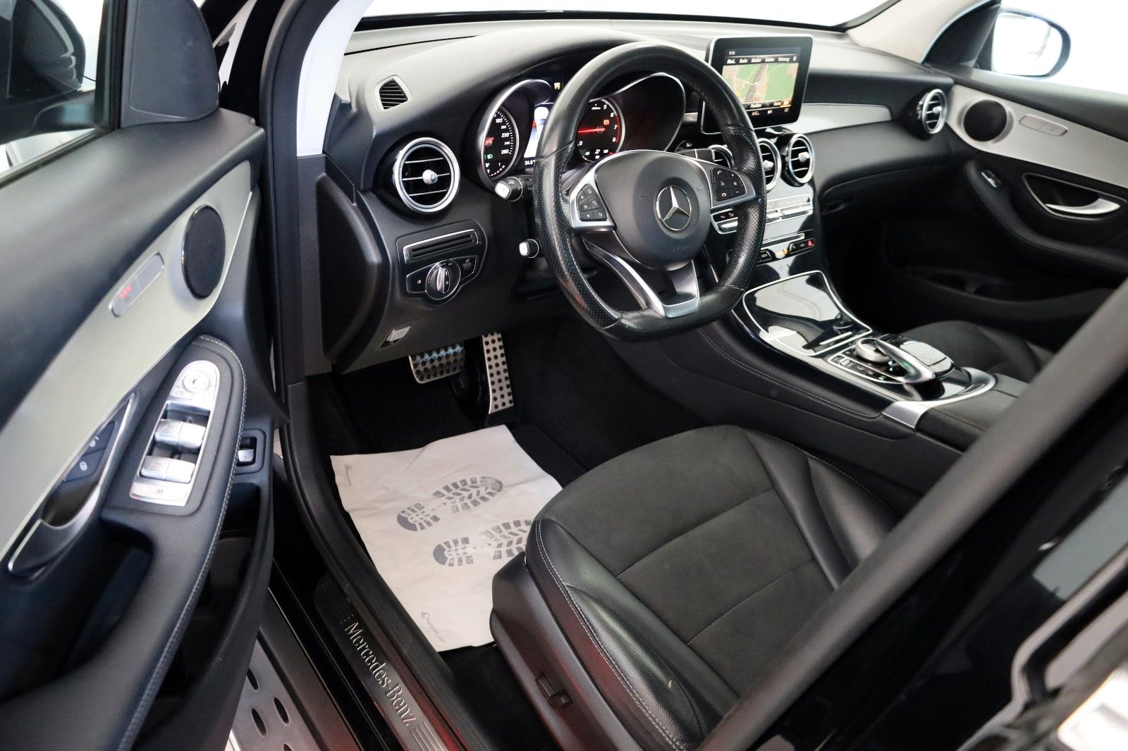 Fahrzeugabbildung Mercedes-Benz GLC 300 4M Exclusive AMG Int. TLeder,Navi,LED,SH