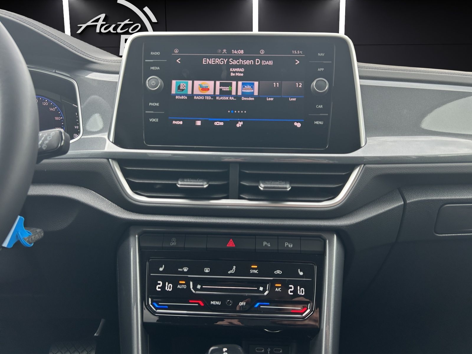 Fahrzeugabbildung Volkswagen T-Roc TSI Style DSG LEDplus CarPlay AID ACC RFK