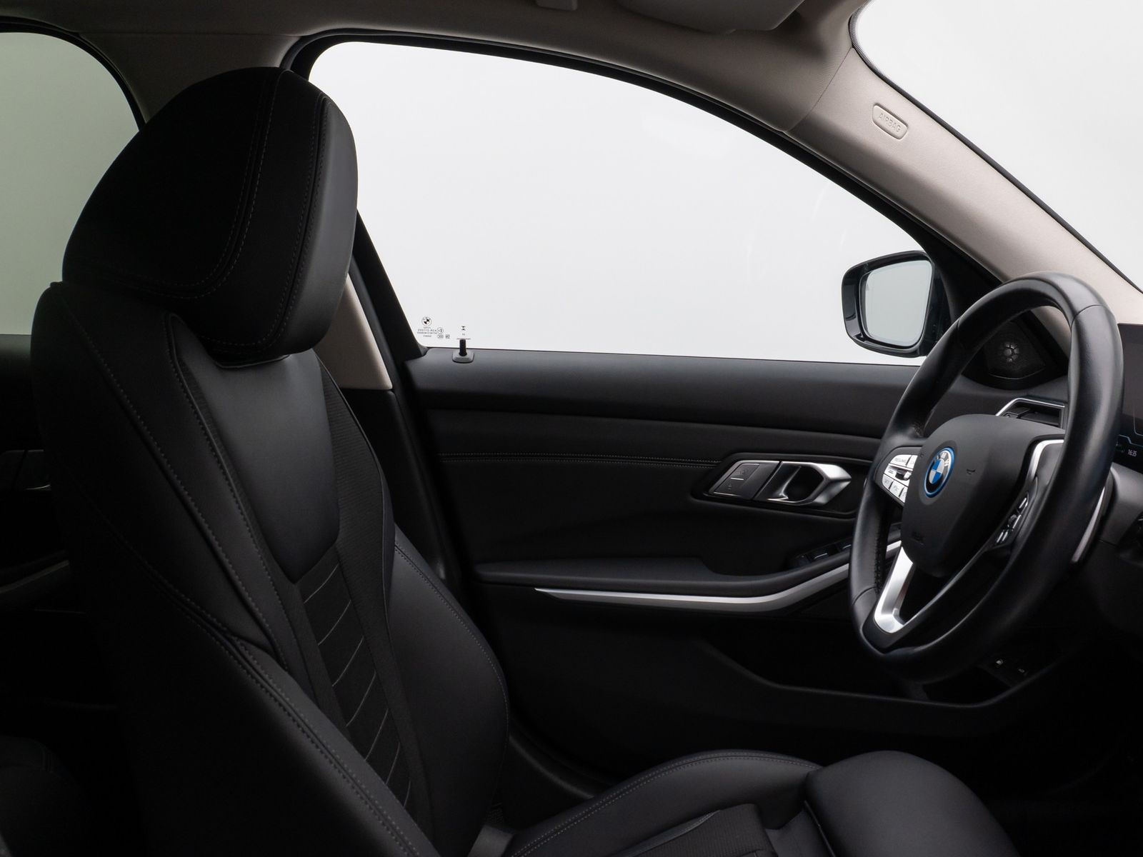 Fahrzeugabbildung BMW 320e Kamera HUD DAB H/K AHK Stop&Go Sport LED