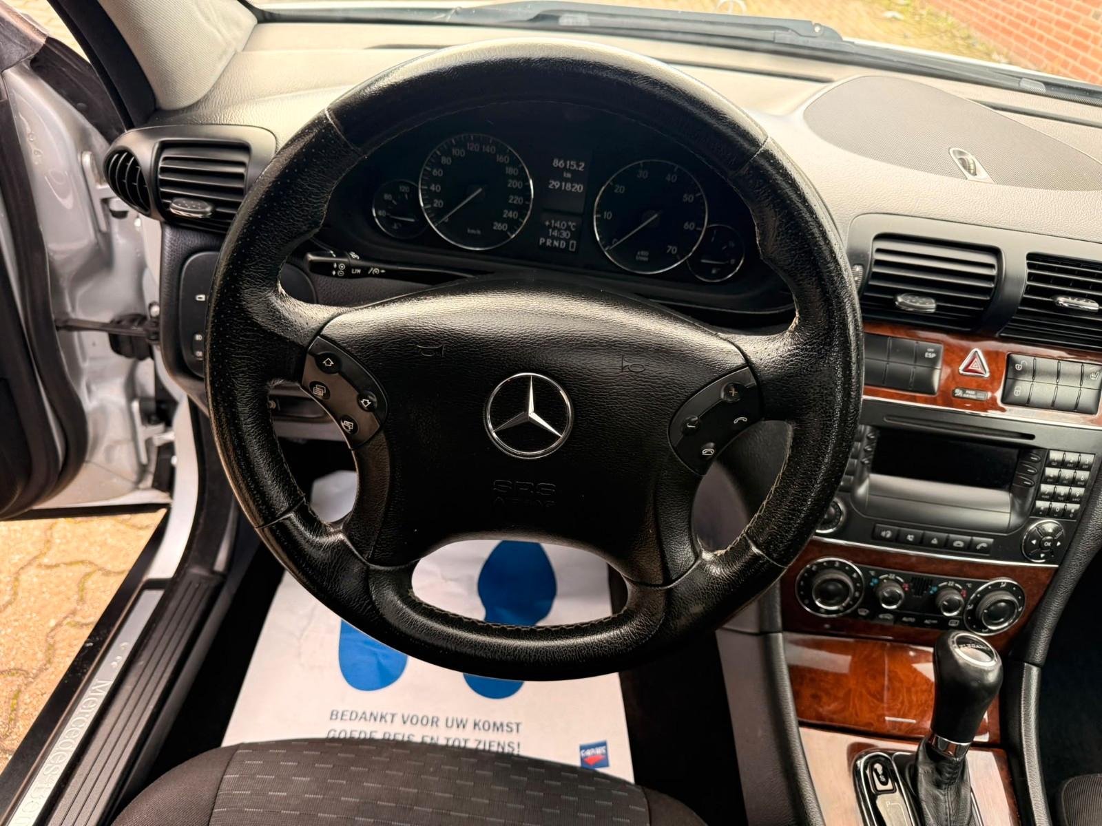 Mercedes-Benz C200 2006 — photo 32