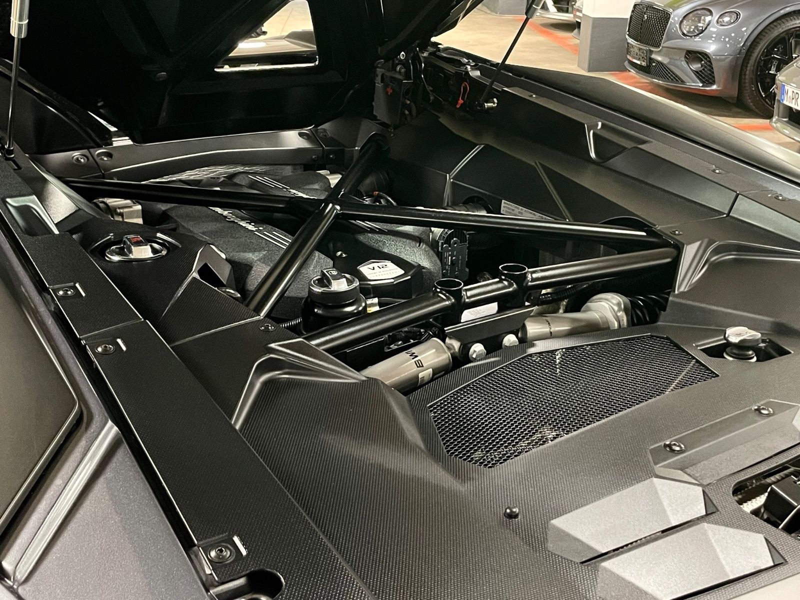 Fahrzeugabbildung Lamborghini AVENTADOR S ROADSTER CARBON LIFT TOPZUSTAND!!!