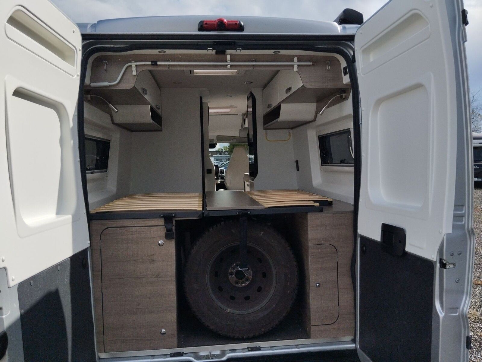 Fahrzeugabbildung Mooveo Campervan 63EB SAT/TV Markise Solar AHK Navi