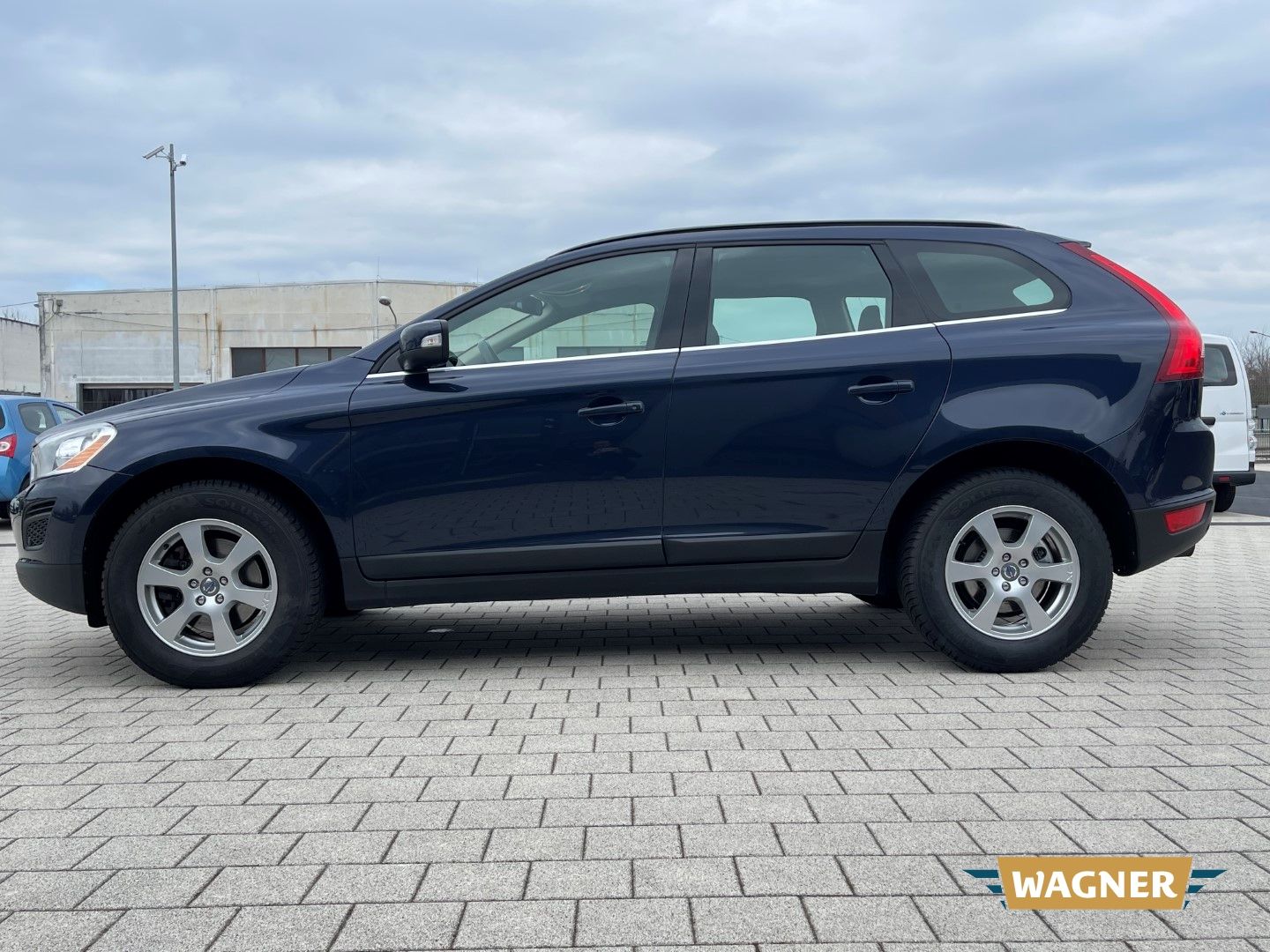 Fahrzeugabbildung Volvo XC60 Momentum 2WD T5 Automatik Sitzheizung