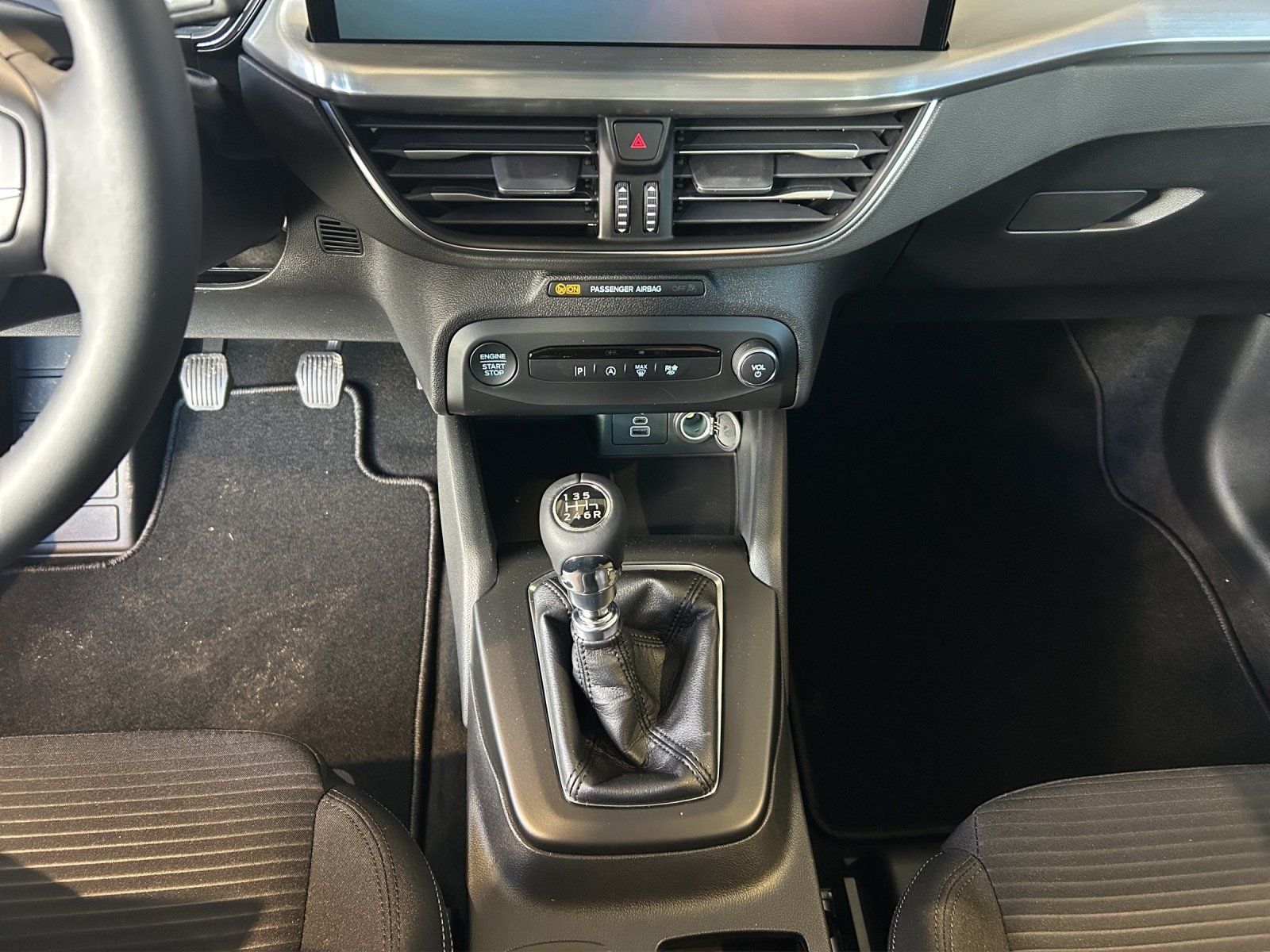 Fahrzeugabbildung Ford Focus Titanium Turnier Winter P. e.Call Kamera