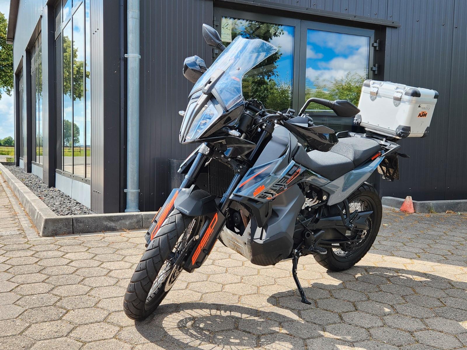 KTM 890 Adventure