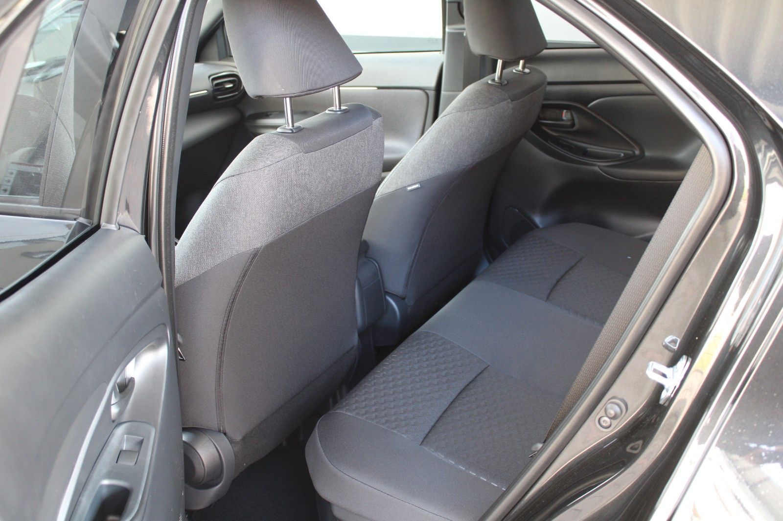 Fahrzeugabbildung Toyota Yaris Cross Hybrid Teamplayer+Winter+Safety