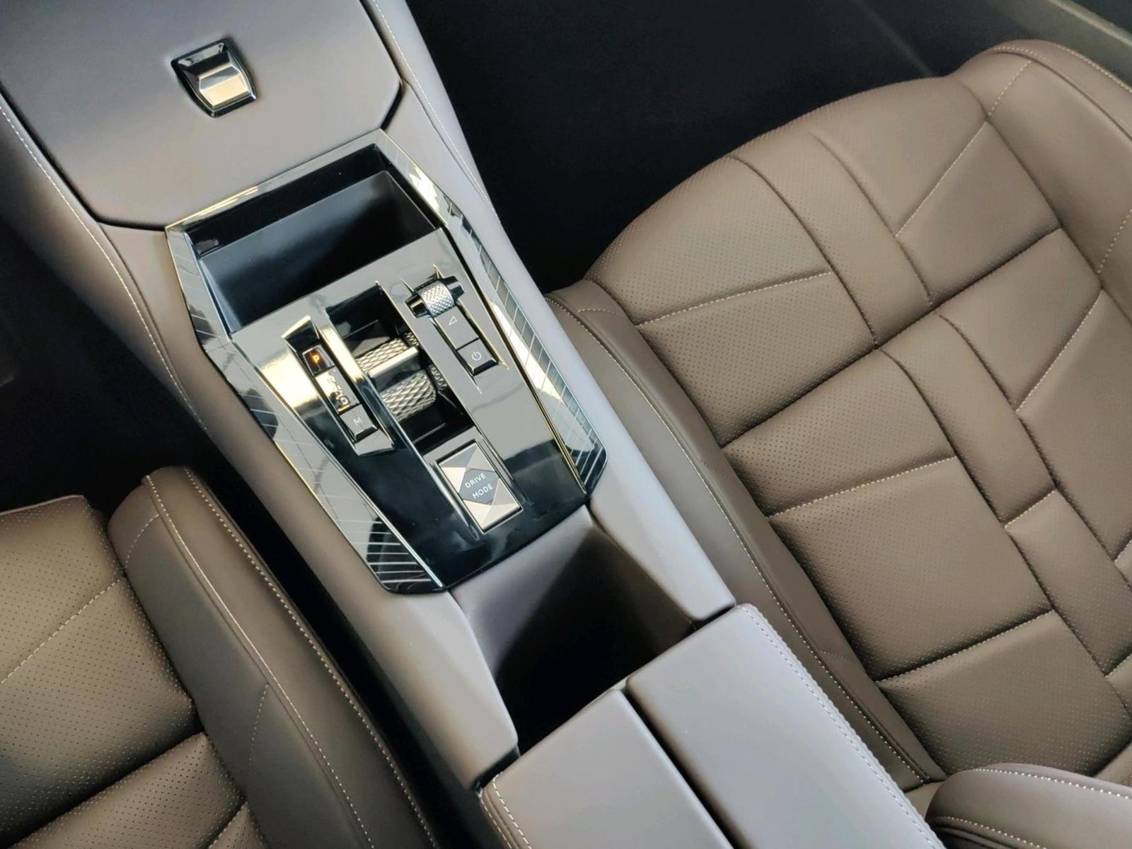 DS Automobiles Nº4 ÉTOILE + Nappa Diesel 130 PS