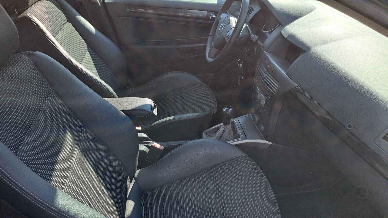 Opel Astra 2006 — photo 14