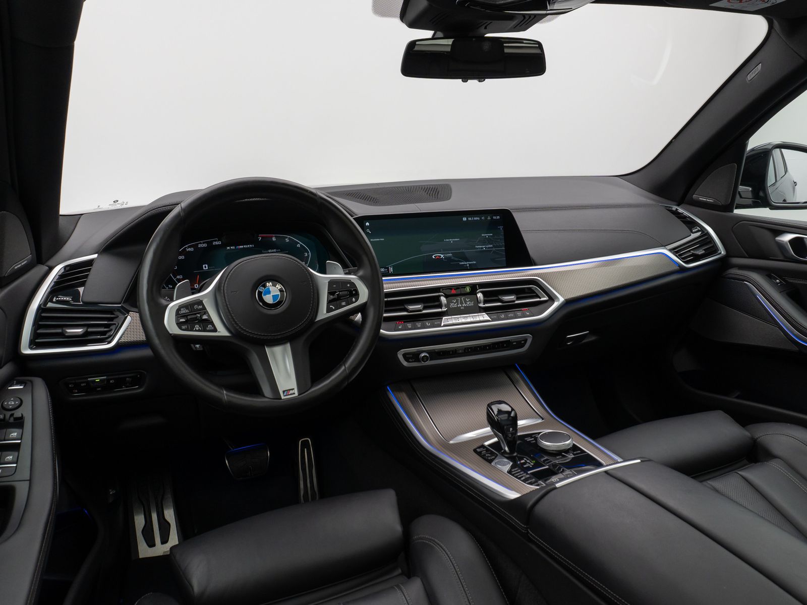 Fahrzeugabbildung BMW X5 M50i Panorama 360° DAB H/K AHK Komfort 22Zoll