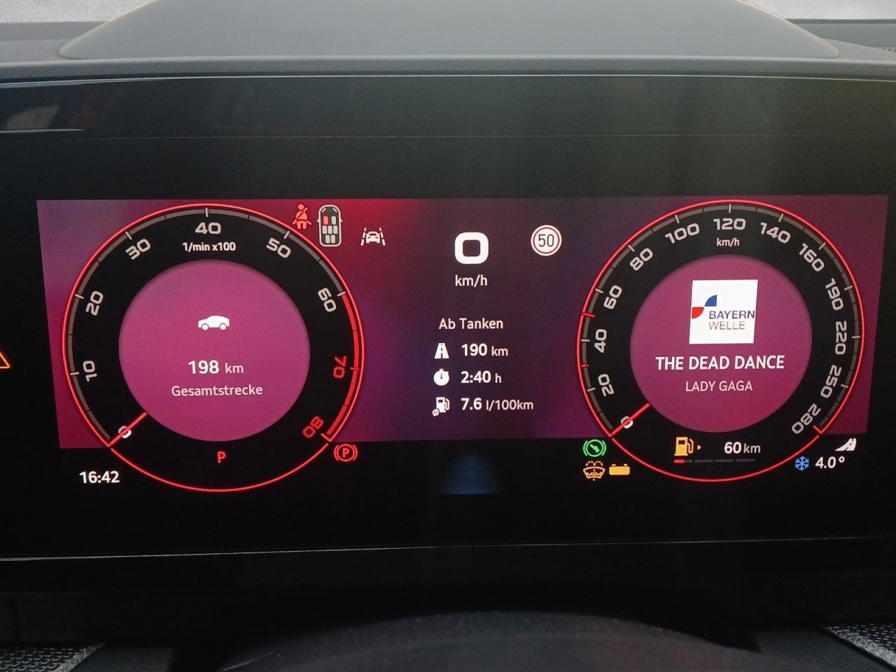 Fahrzeugabbildung SKODA Kodiaq RS 4x4 TSI 7 -Sitzer Panoramadach HeadUp