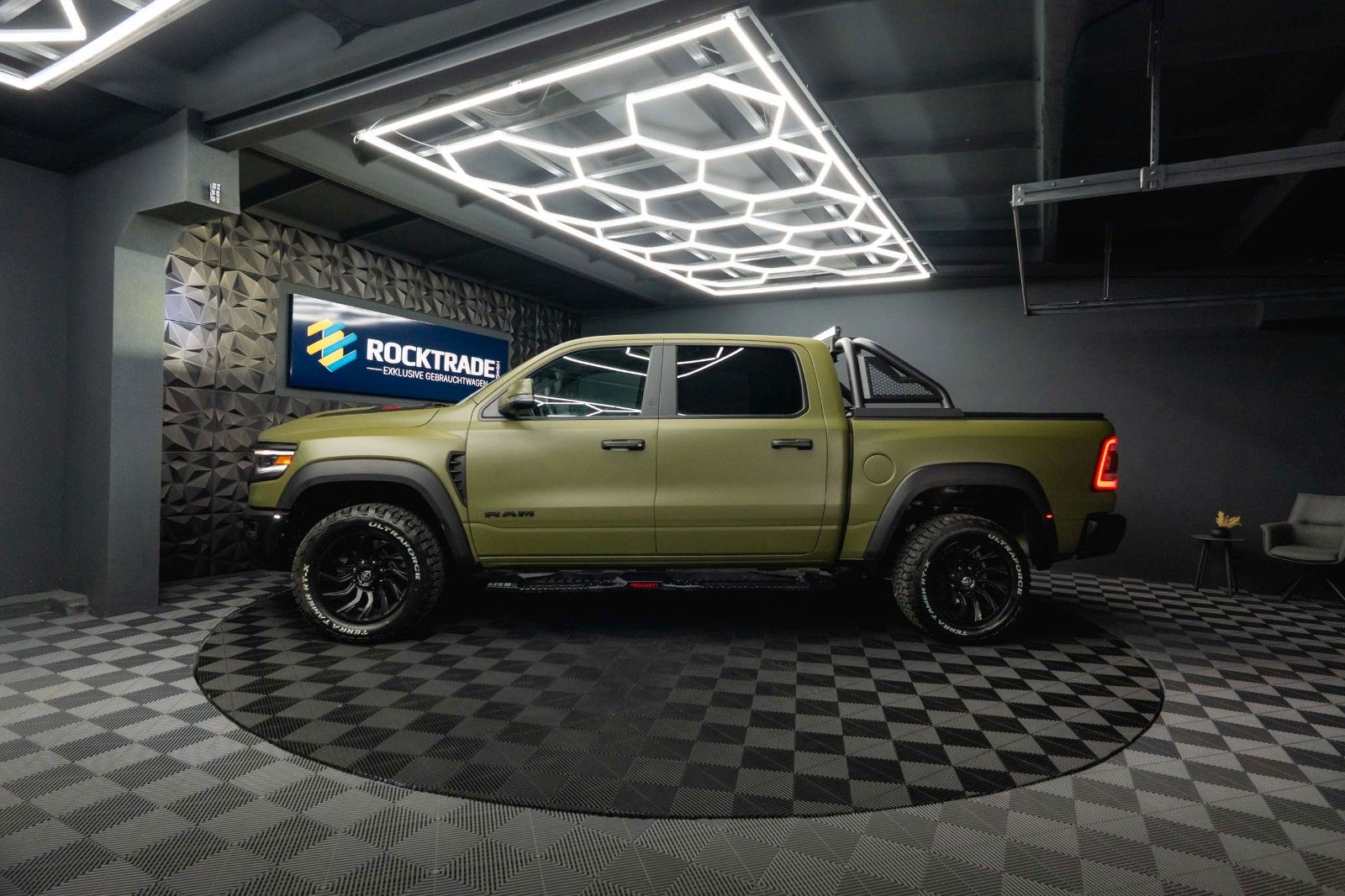 Fahrzeugabbildung Dodge RAM 5.7 V8 HEMI 4x4 LARAMIE OFFROAD TRX Styling