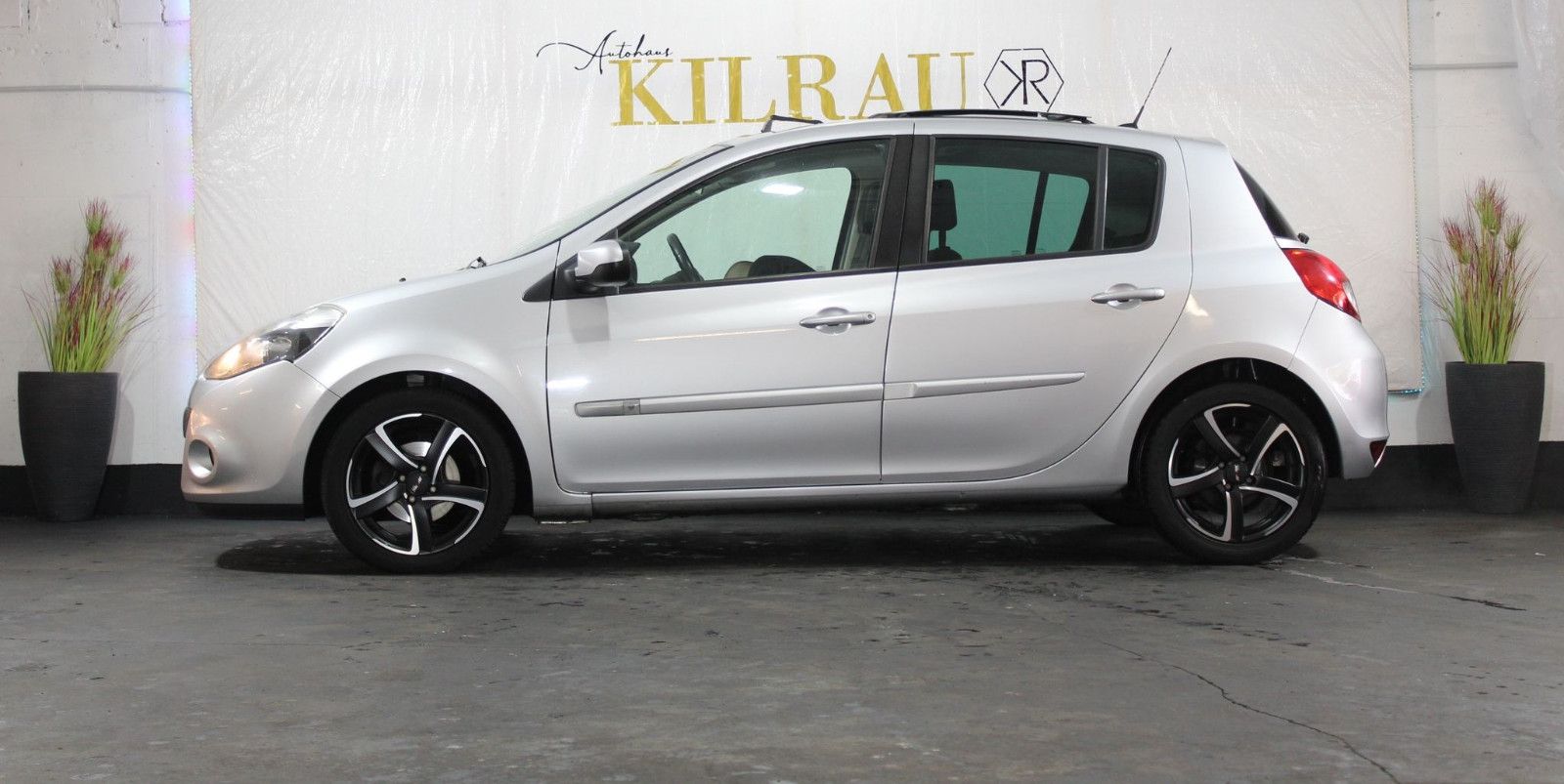 RENAULT Clio III Luxe Navi Tempomat Alufelgen Shz Teille