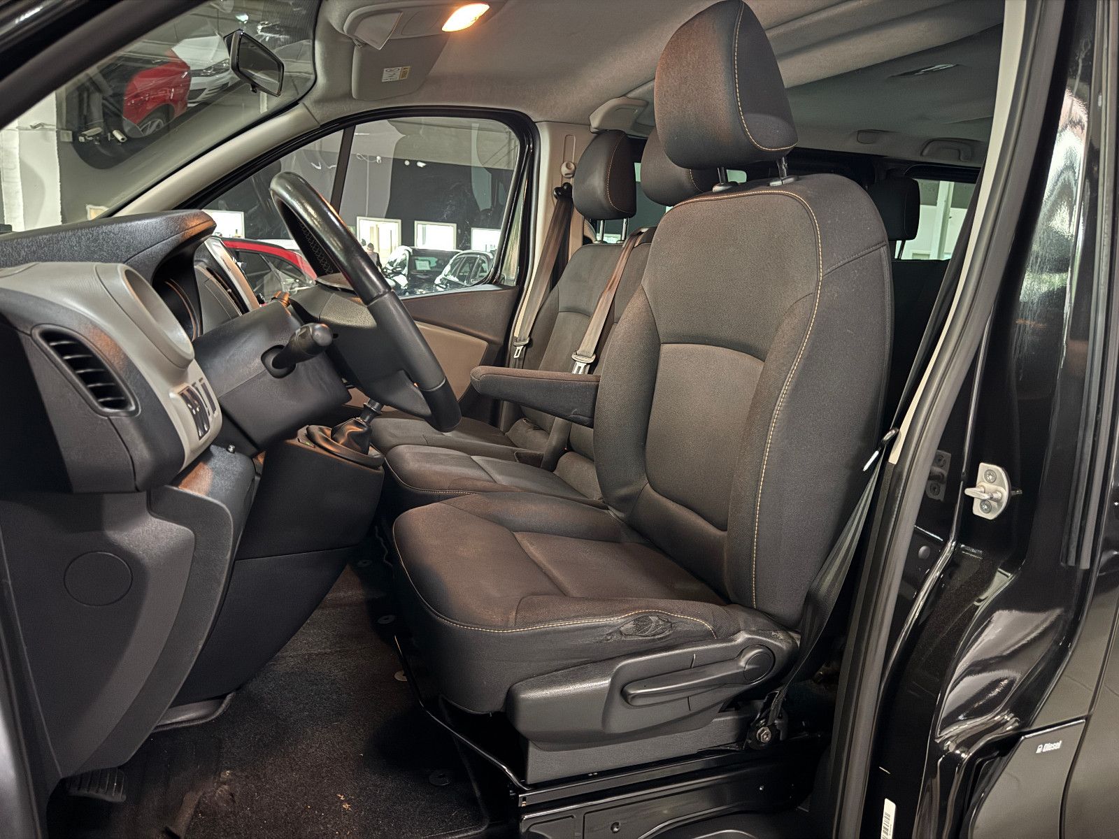 Fahrzeugabbildung Renault Trafic 1.6 DCI EXPRESSION 9-SITZER CAMPER STHDHZ