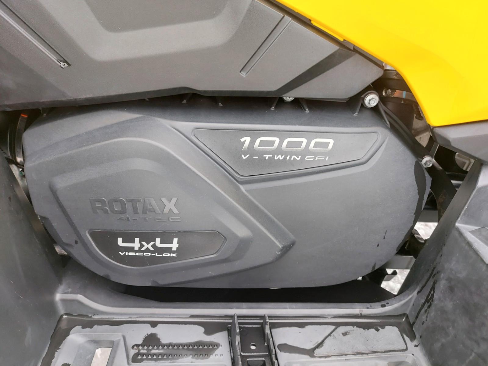 Can-Am Outlander 2014 — interior