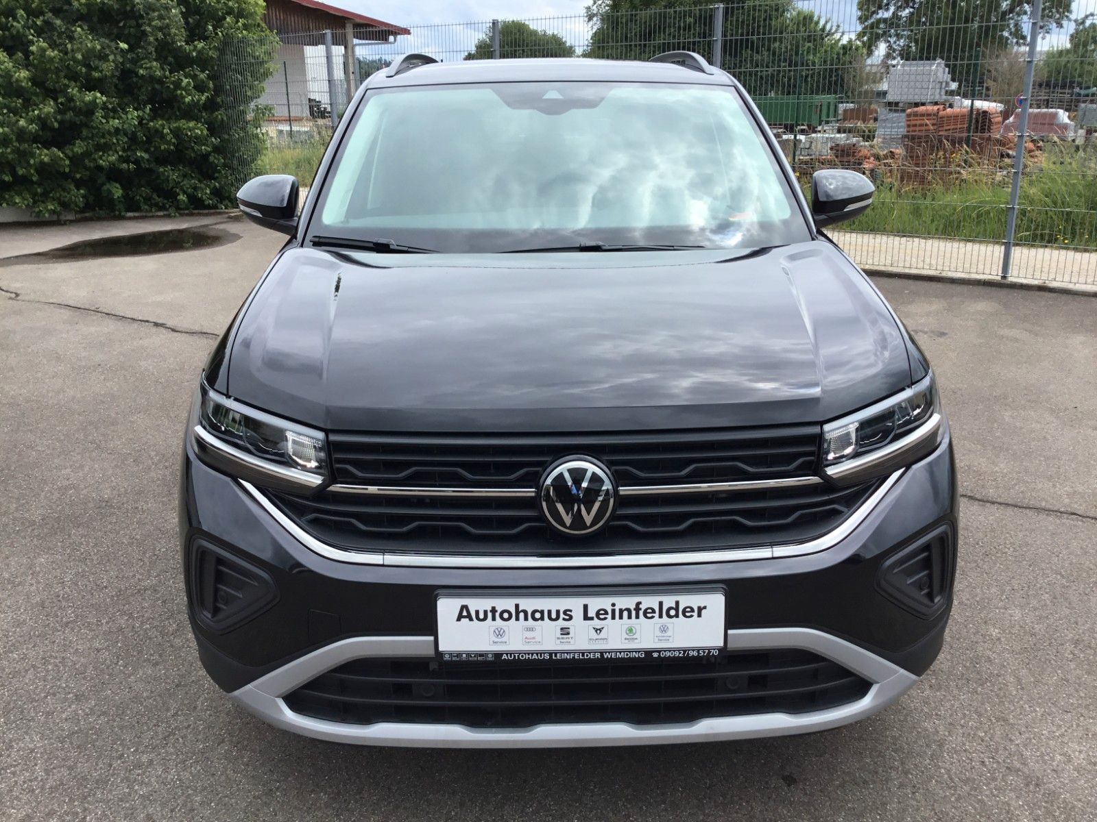 Fahrzeugabbildung Volkswagen T-Cross 1.5 TSI DSG Life+AHK+17"+LED+AppConnect