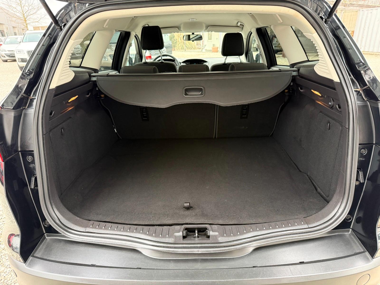 Ford Focus 2014 — photo 16