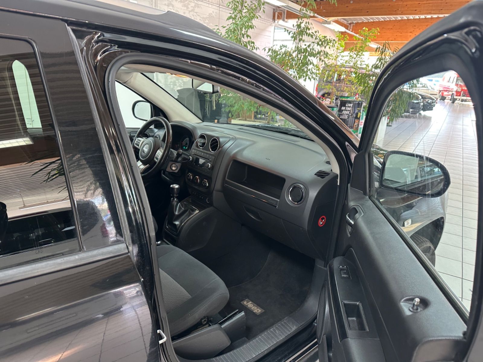 Fahrzeugabbildung Jeep Compass Sport 4x2 *Export*Händler*Klima