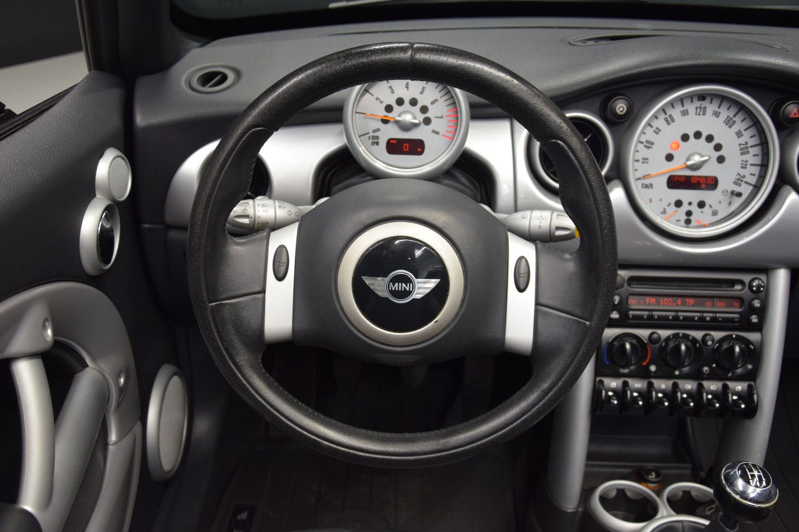 Fahrzeugabbildung MINI One Cabrio Pepper Klima Sitzheizung PDC 2. Hand