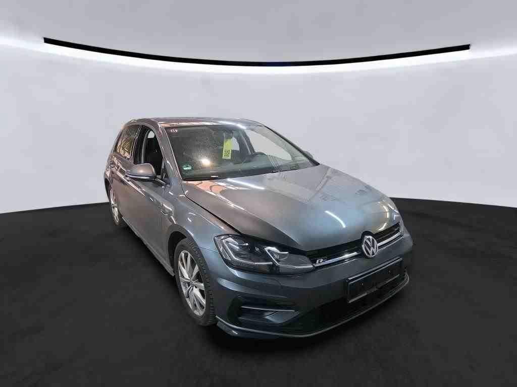 Volkswagen Golf VII 1.5 TSI Lim. Highline R-LINE*NAVI*LED*