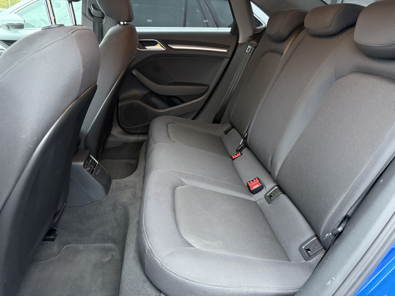 Fahrzeugabbildung Audi A3 Limousine 35 TFSI Aut. NAV+XEN+SHZ+APS+TEMPO