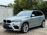 BMW X5 M B&W PANO LED LEDER DRIVERS PACK DE FZG - BMW X5 M mit Benzin-Antrieb: Geländewagen
