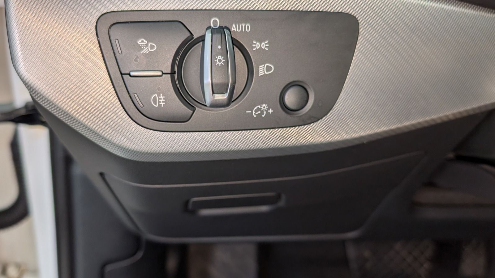 Fahrzeugabbildung Audi A4 Avant 35 TDI sport S-tronic LED * Navi
