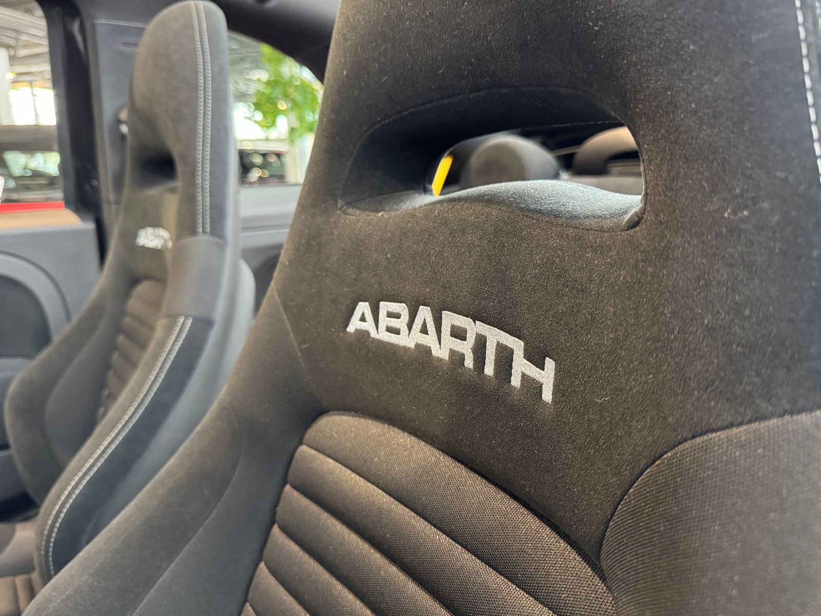 Fahrzeugabbildung Abarth 695C BEATS NAV DAB PDC ALU