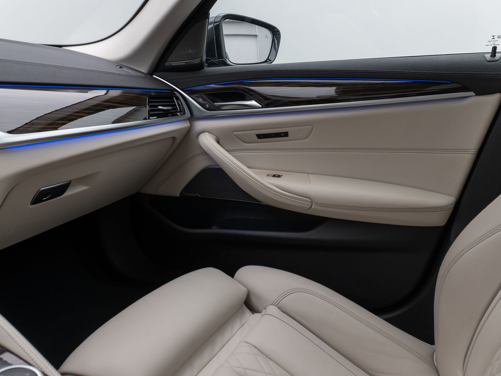Fahrzeugabbildung BMW 540i Luxury Line Kamera Glasdach Laser HUD H/K