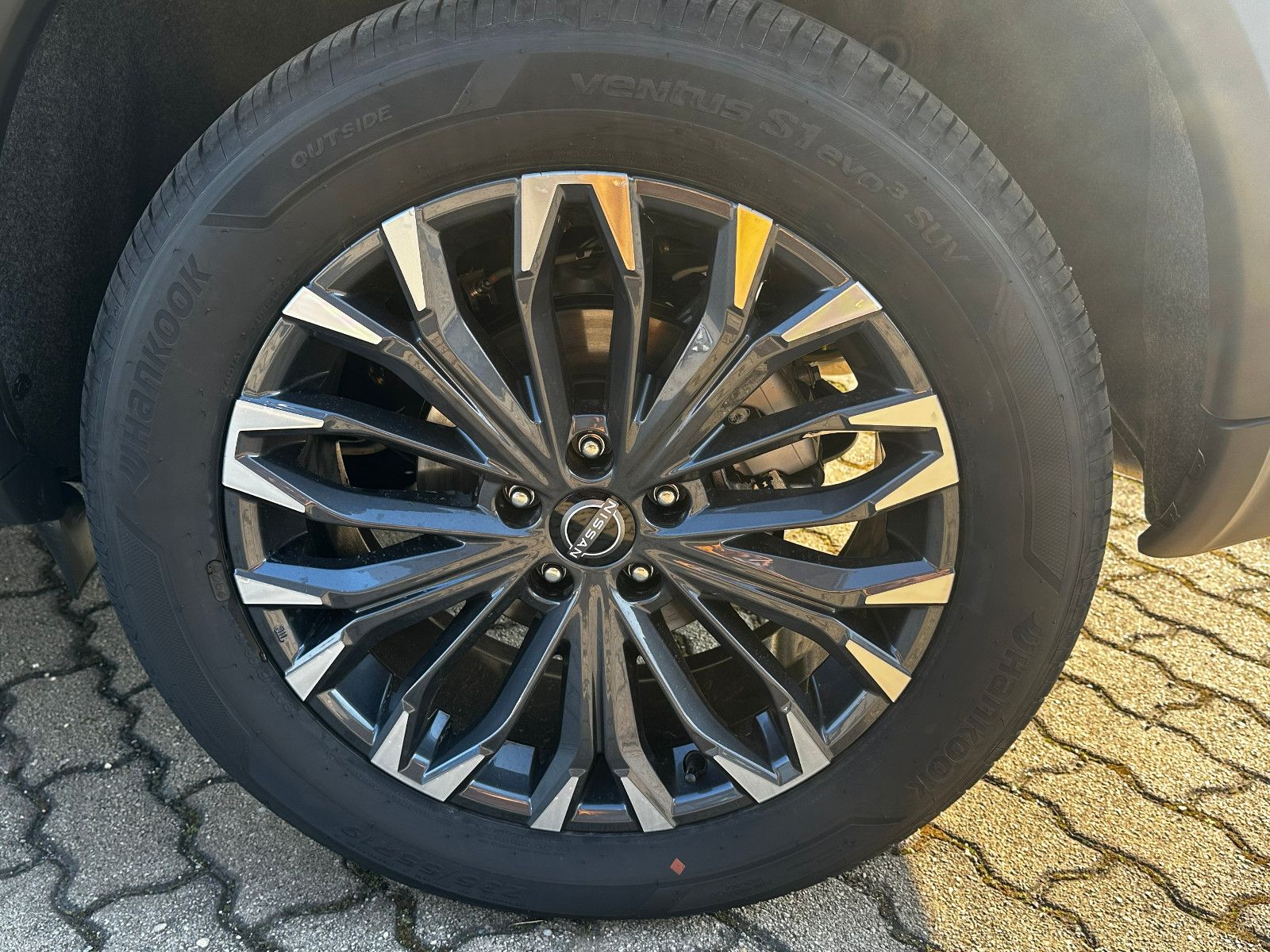 Fahrzeugabbildung Nissan X-Trail Tekna 1,5 VC-T CVT  2WD   ACC