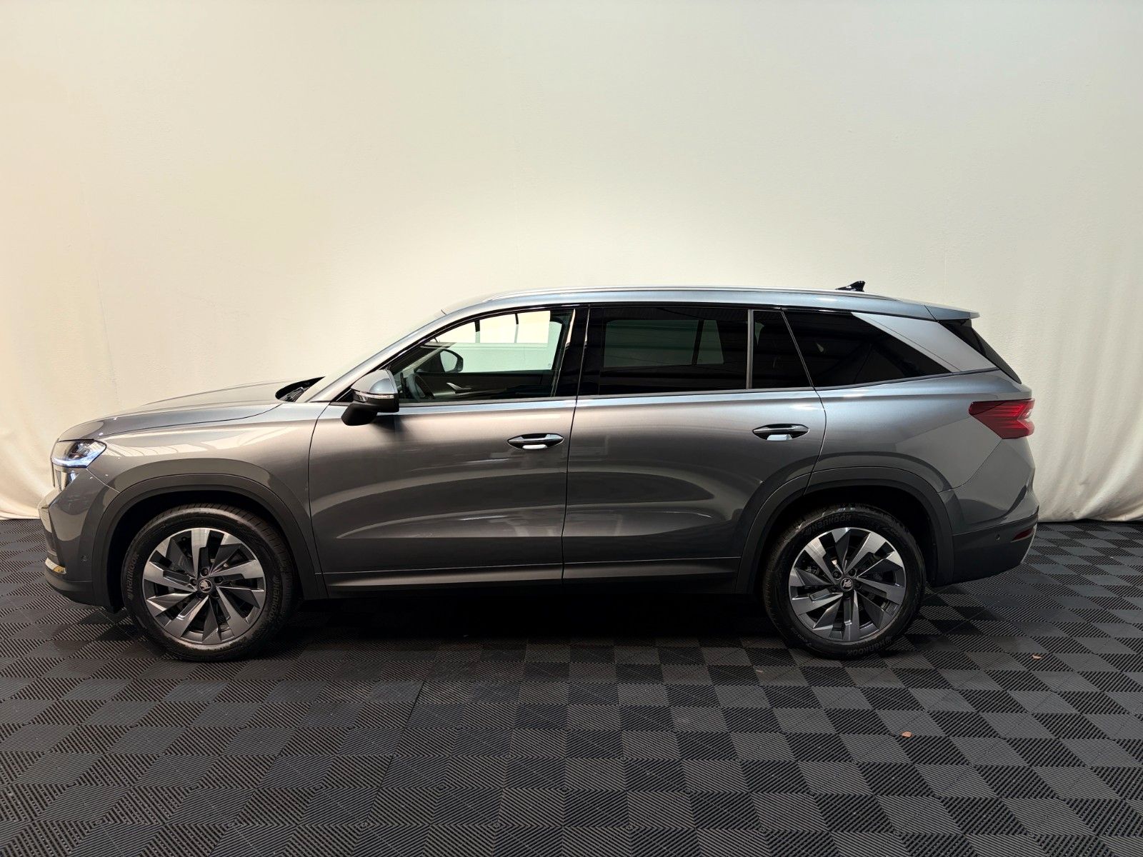 Fahrzeugabbildung SKODA Kodiaq Selection / 7Si / AHK / Matrix / 360°