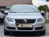 Volkswagen Passat Lim 1.6 Comf. KLIMA PDC PANO 1.HAND - Volkswagen Passat: 1.6