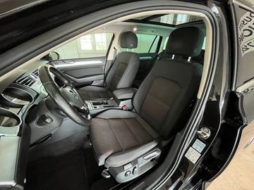 Volkswagen Passat - 11