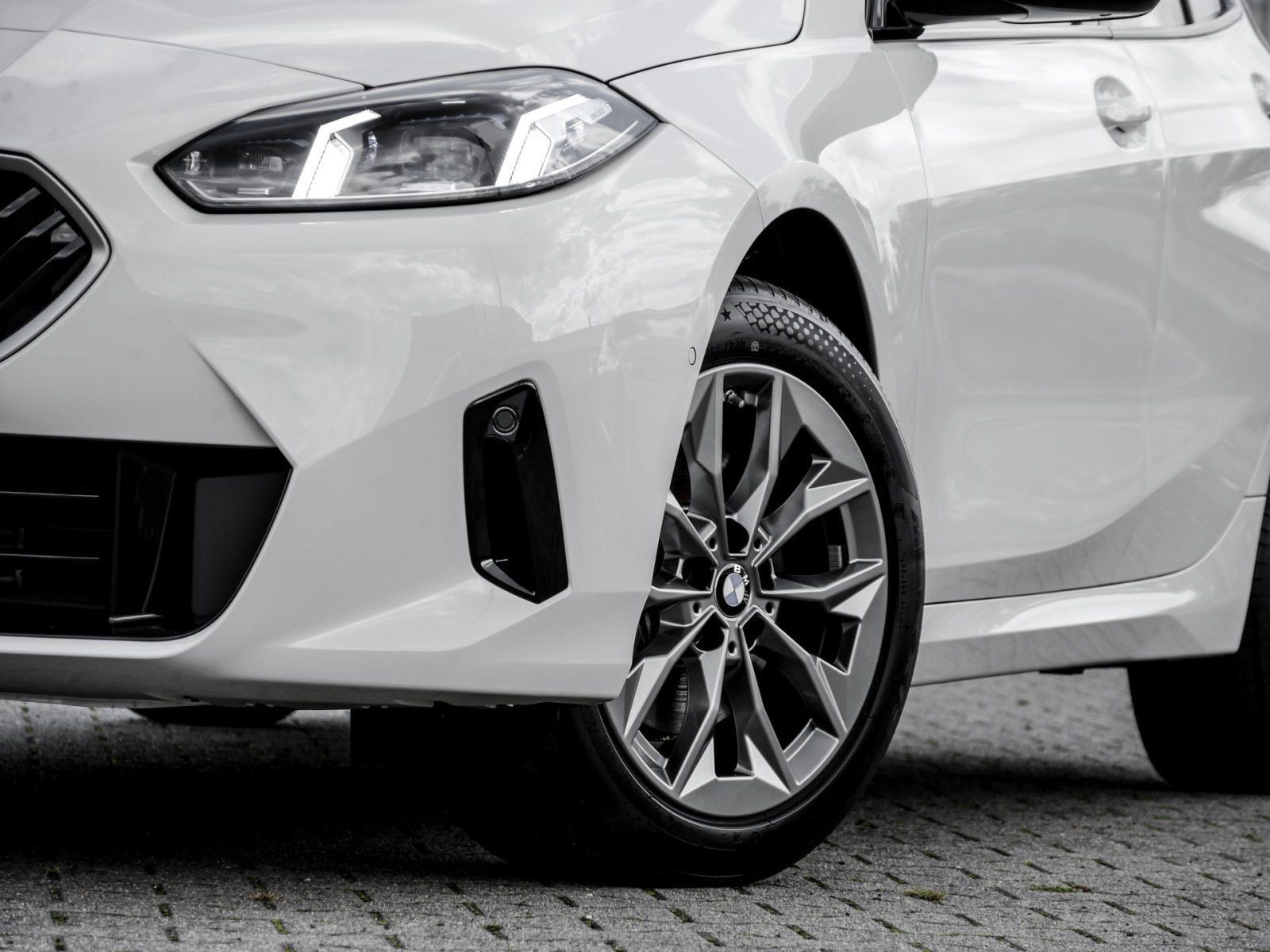 BMW 120 RFK NAVI LED PDC V H DAB Parkass. Tempomat foto 5