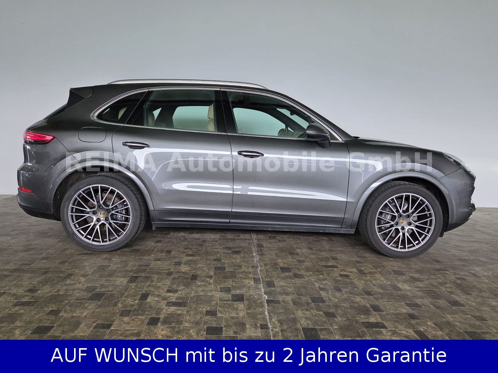 Porsche Cayenne - 1