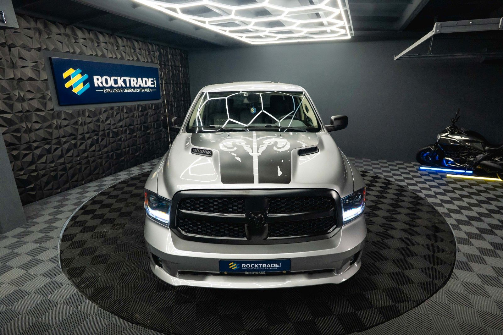 Fahrzeugabbildung Dodge RAM 5.7 V8 HEMI 4x4 OFFROAD Night-Paket *LED*AHK