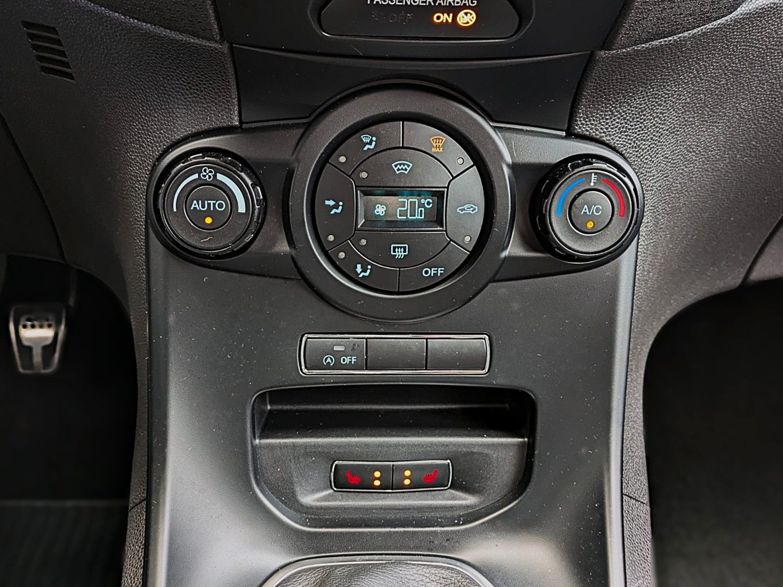 Fahrzeugabbildung Ford Fiesta ST-Line KLIMAAUT NAVI SITZH. 1.Hd