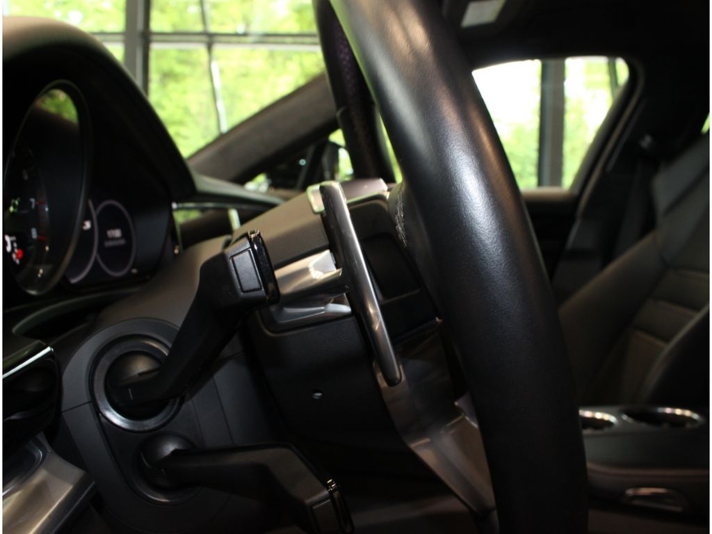 Fahrzeugabbildung Porsche Panamera GTS 4.0 Sport Chrono Sport Design*1Hand