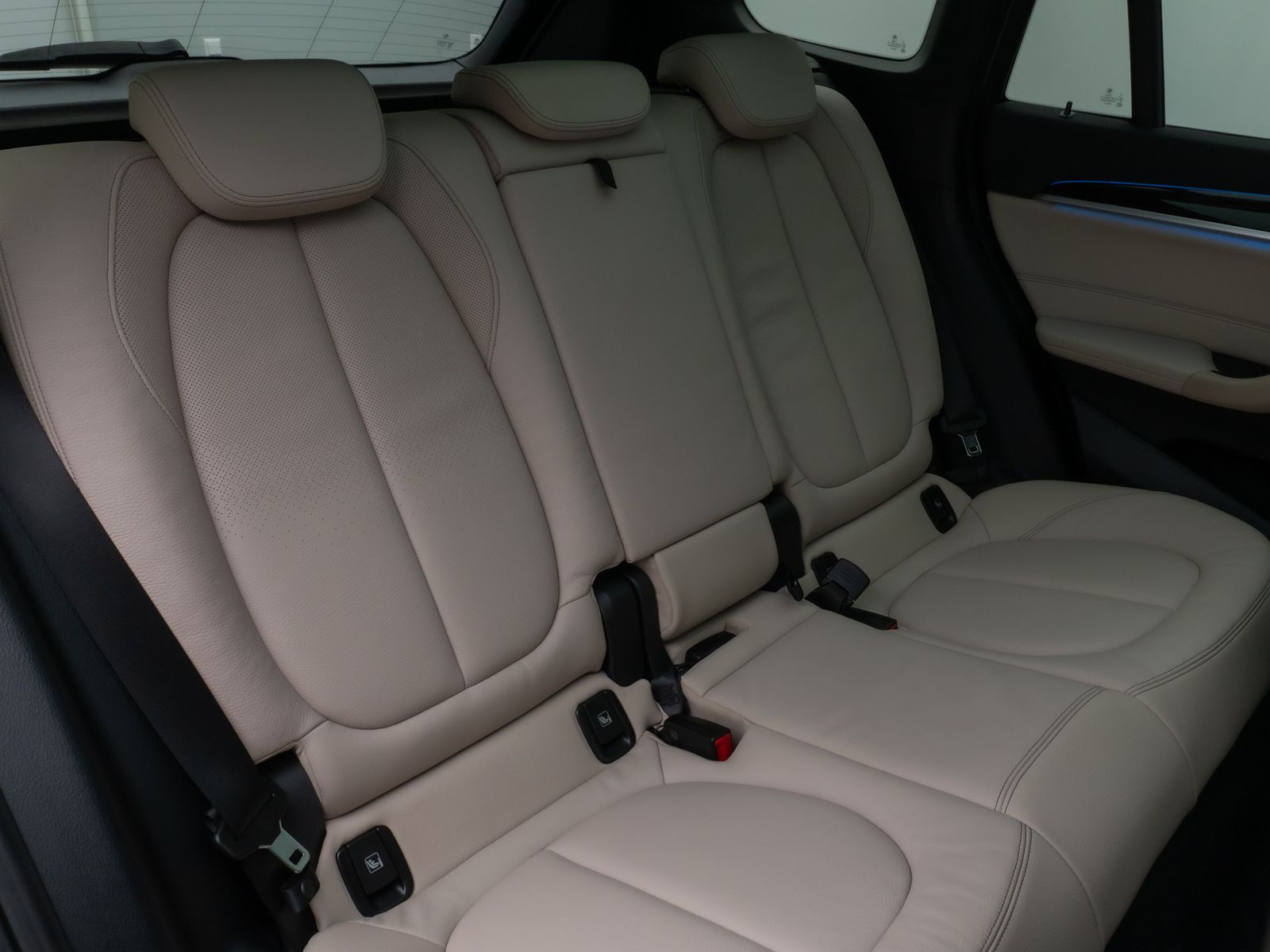 Fahrzeugabbildung BMW X1 xD25e MSport Panorama Kamera HUD DAB HiFi AHK