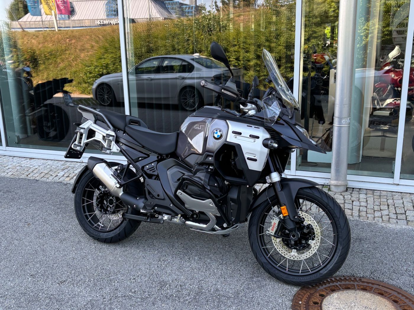 Fahrzeugabbildung BMW R 1300 GS Adventure 3 Pakete Triple Black