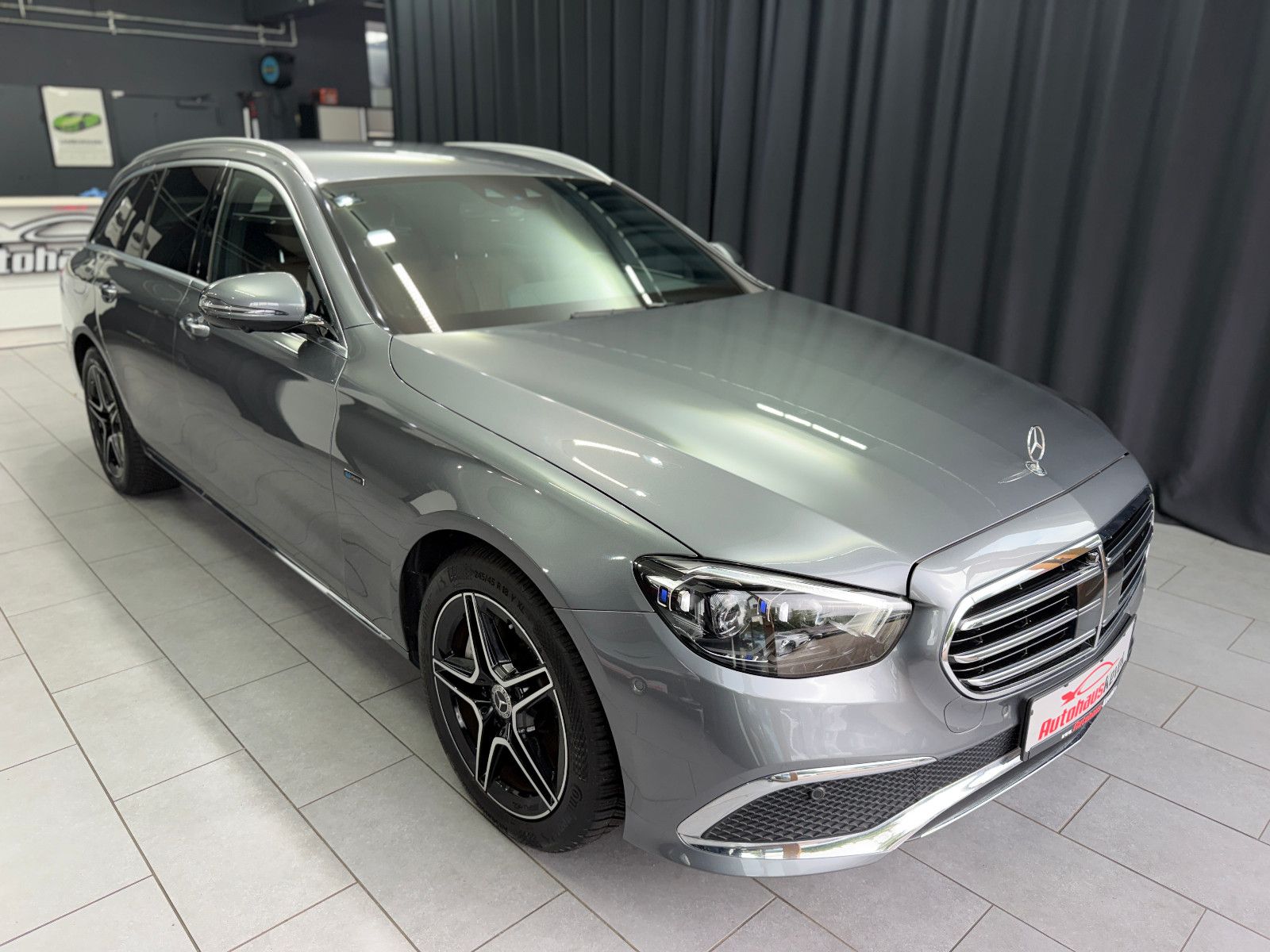 Fahrzeugabbildung Mercedes-Benz E 300 de T-Modell |BURMESTER|MULTIBEAM-LED