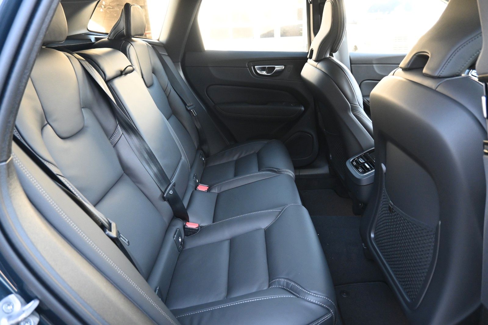 Fahrzeugabbildung Volvo XC60 B5 Benzin AWD Ultra Dark*PANO*360°*LUFT*ACC