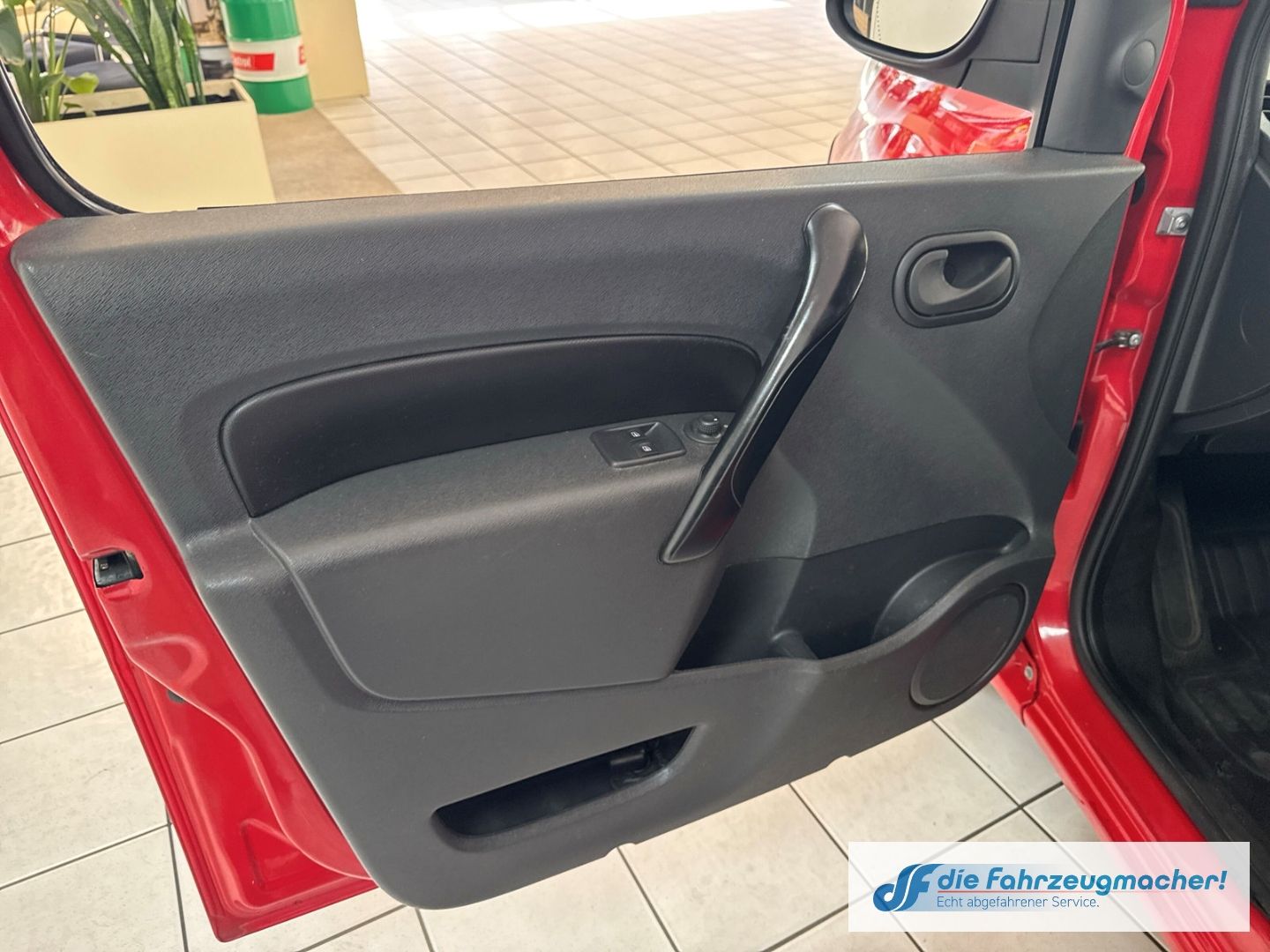 Fahrzeugabbildung Renault Kangoo Rapid Extra Fahrerprofil Tel.-Vorb. PDC B