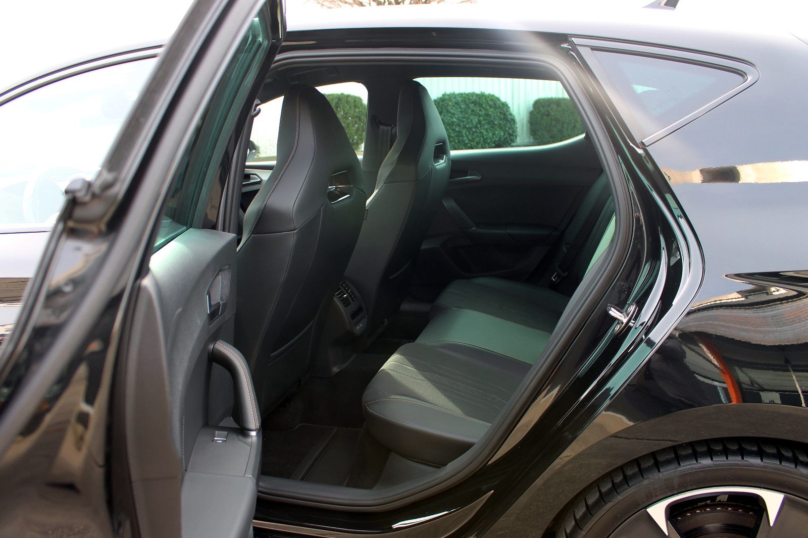 Fahrzeugabbildung CUPRA Leon 1.4TSI e-Hybrid LED SHZ ACC KAM PDC BT