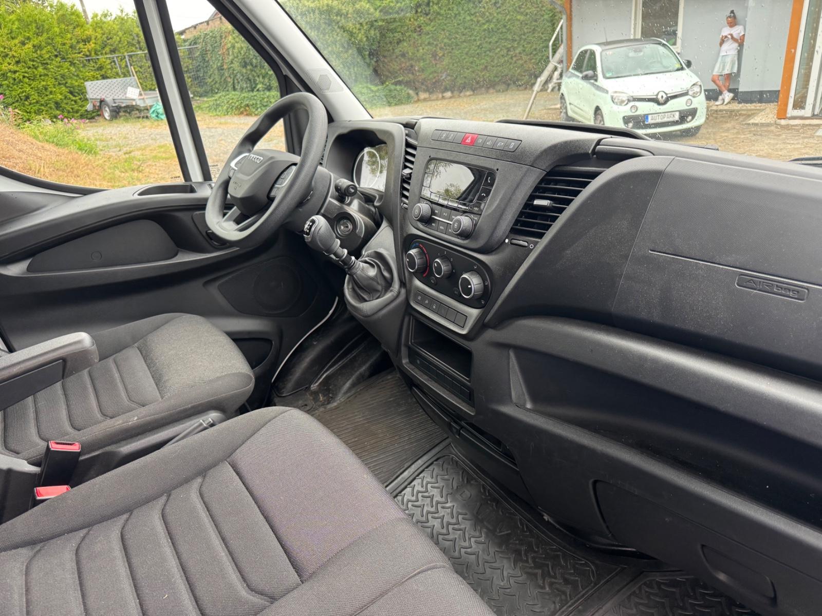 Iveco Daily 2.3 D 10 SITZ/KLIMA/STANDH/AHK/NUR 11.9 KM