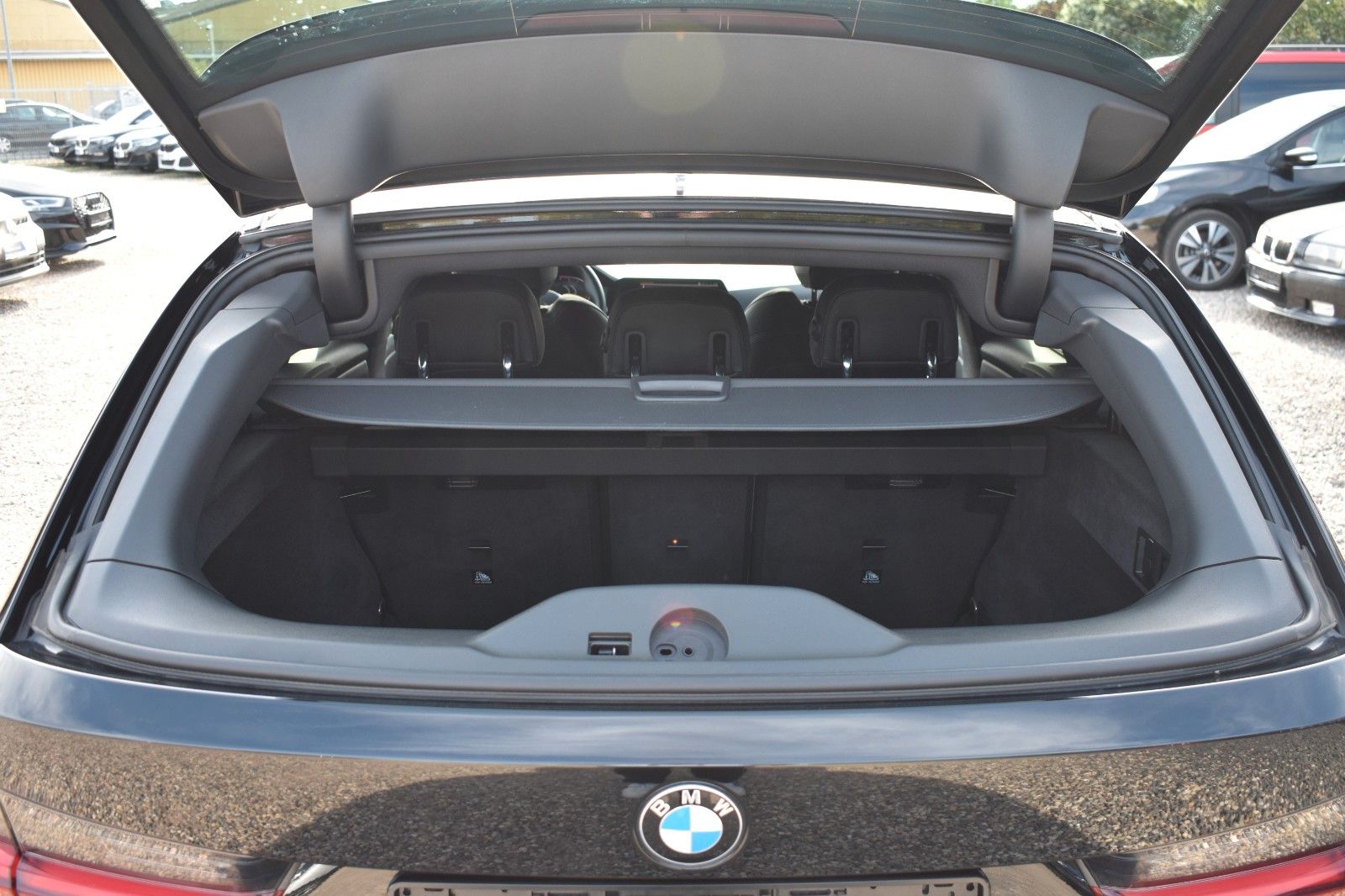 Fahrzeugabbildung BMW 318d Touring SPORT-L/M-SPORT/SHADOW/LED/DAB/PDC